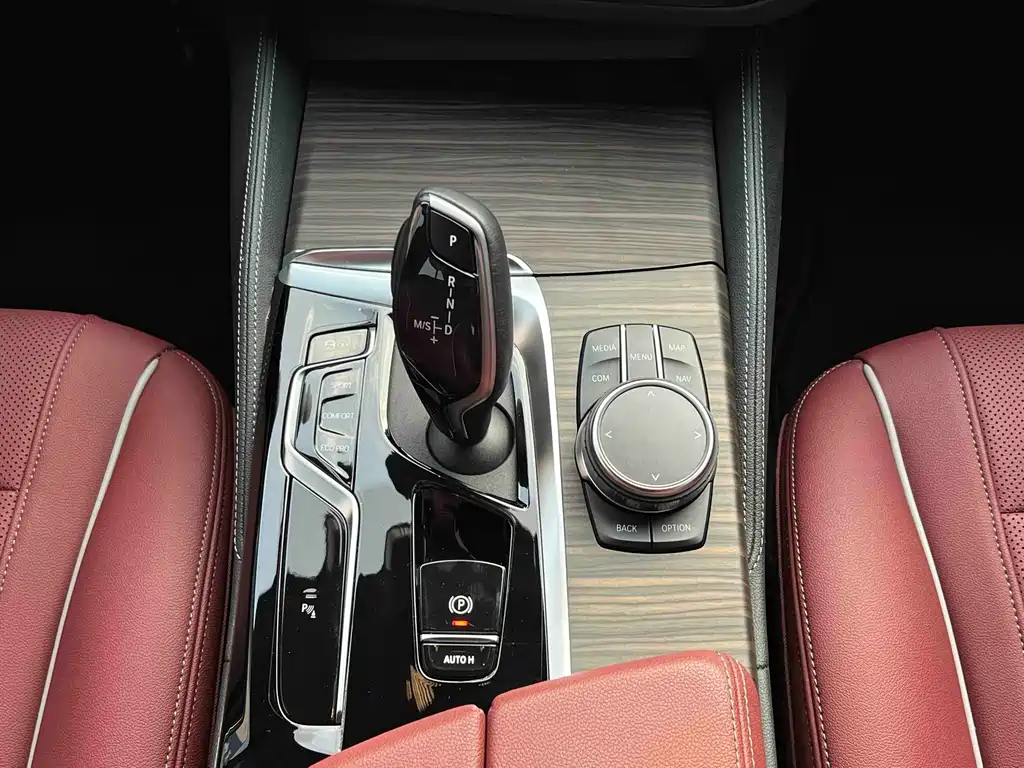 BMW 5 Series 2023 — фото 14
