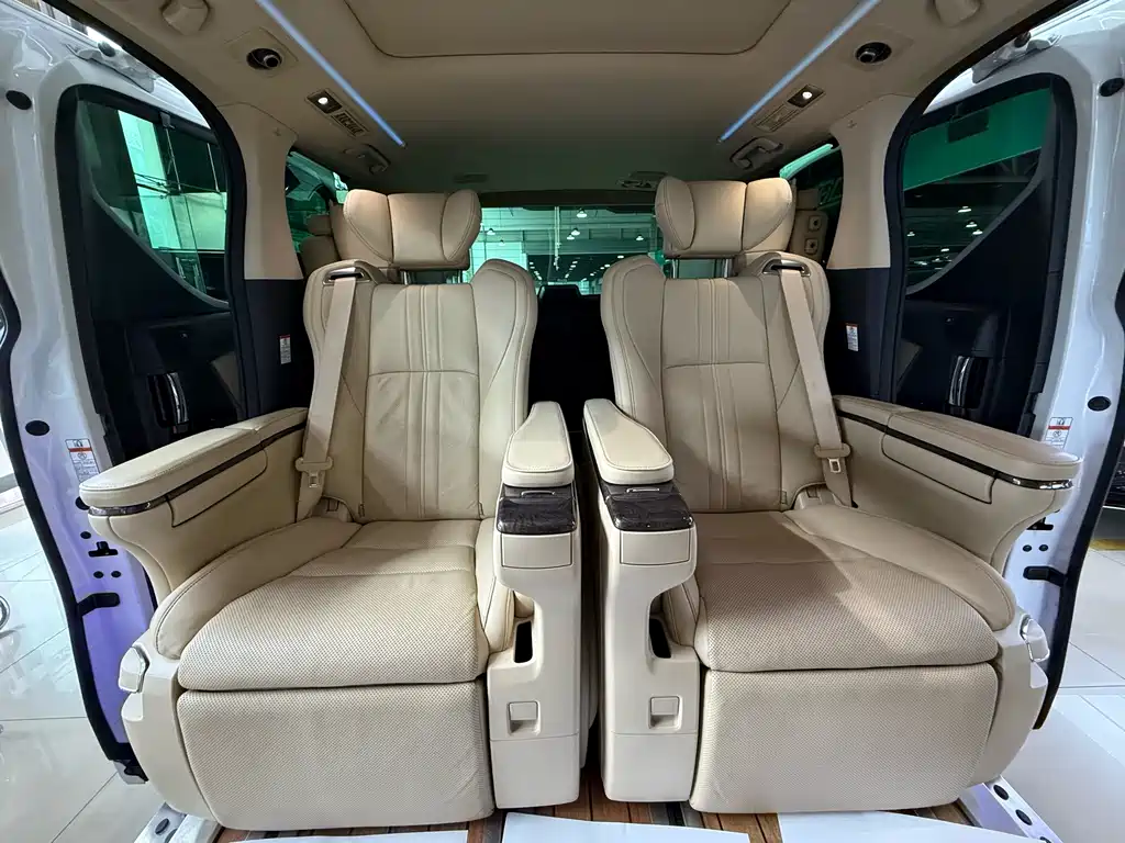Toyota Alphard 2020 — фото 18