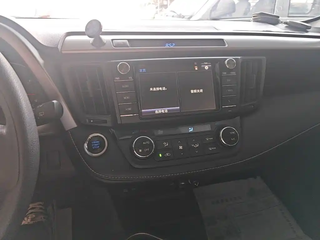Toyota RAV4 2017 — фото 13