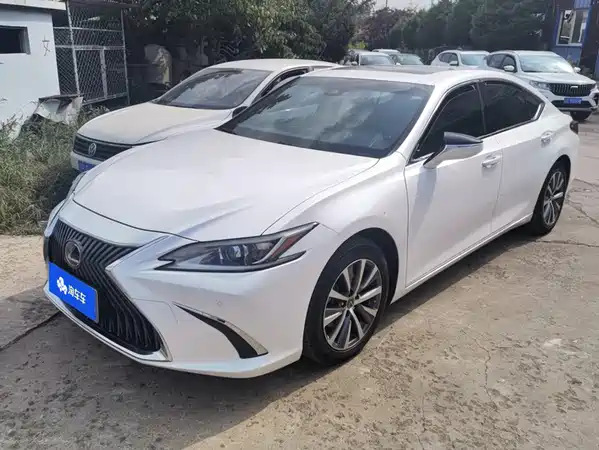 Lexus ES 2019