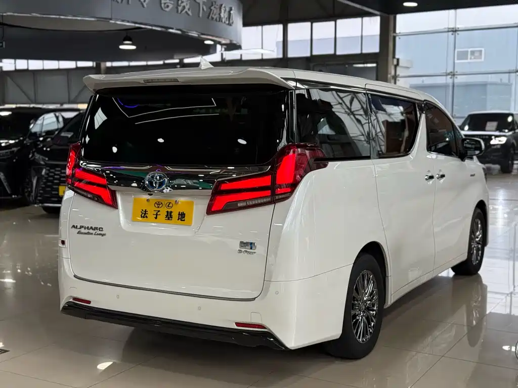 Toyota Alphard 2020 — фото 23
