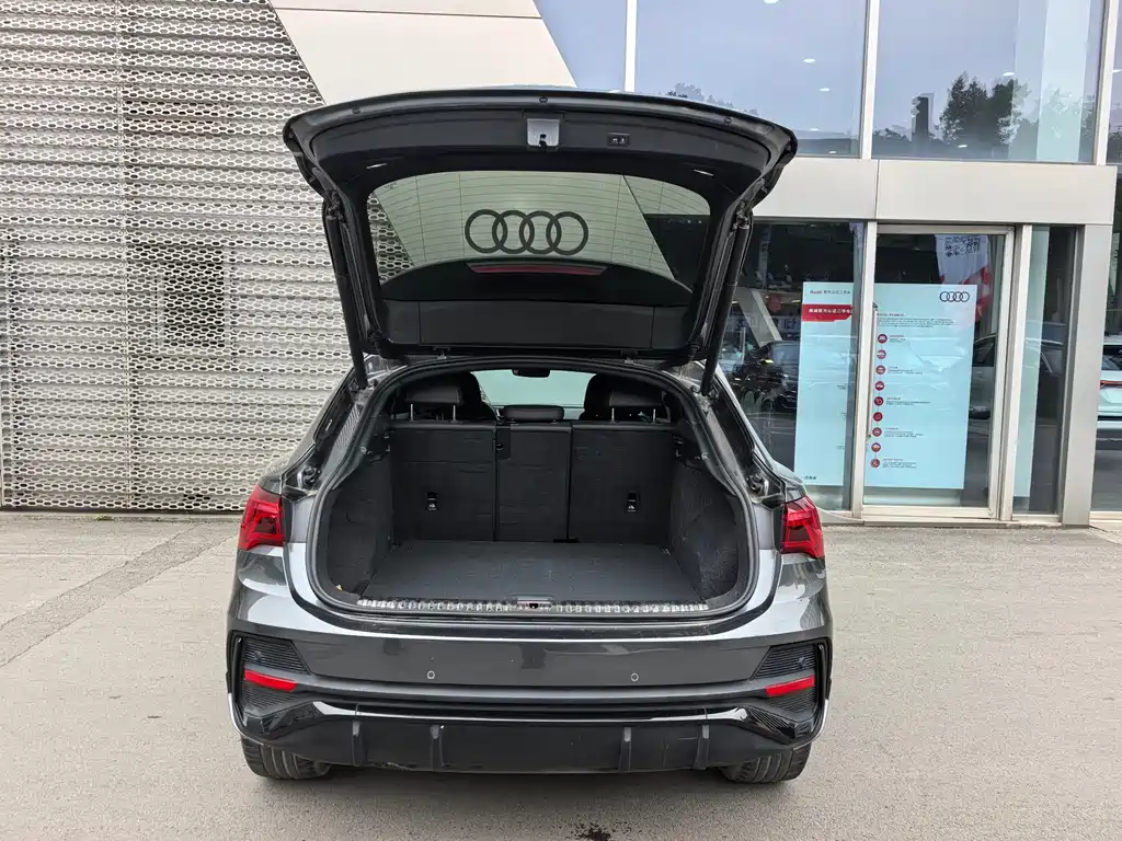 Audi Q3 Sportback 2023 — фото 8