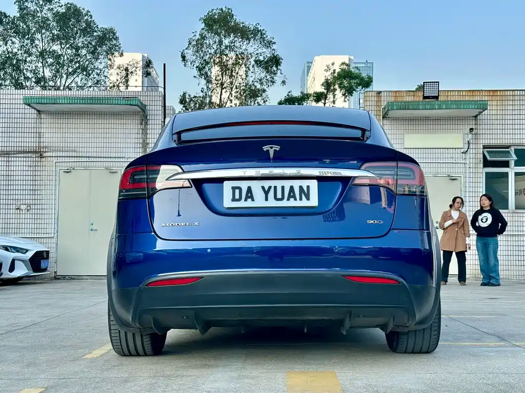 Tesla Model X 2016 — фото 16
