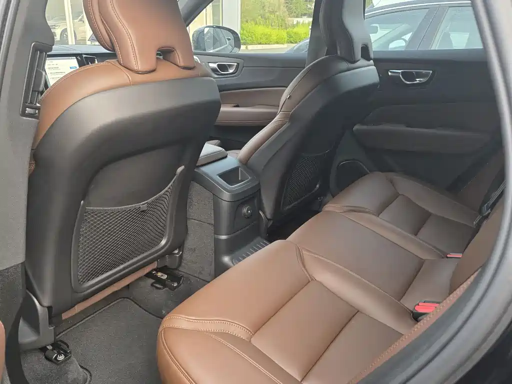 Volvo XC60 PHEV 2026 — фото 12