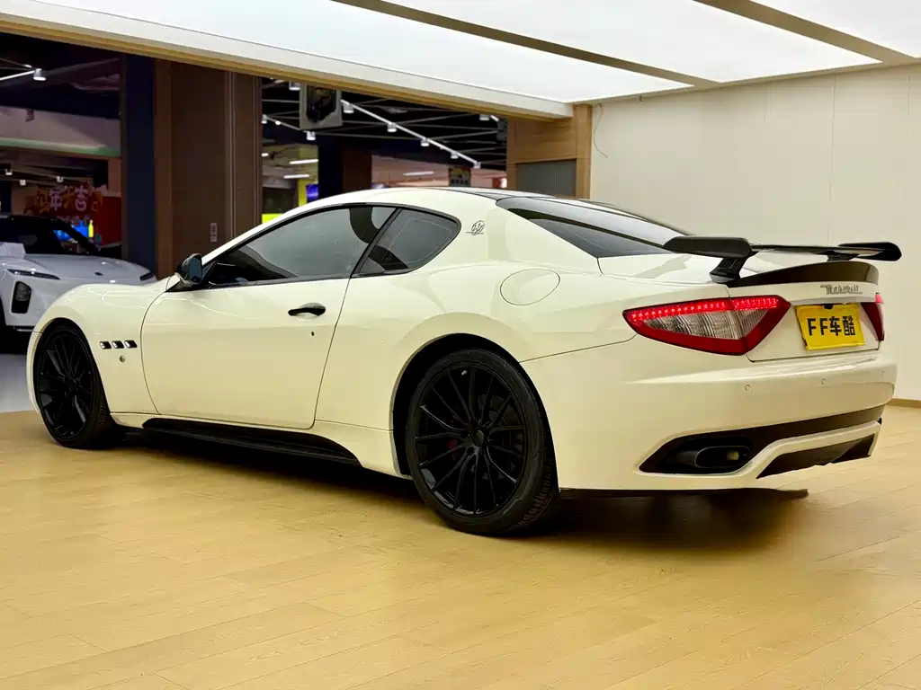 Maserati Granturismo 2012 — фото 10