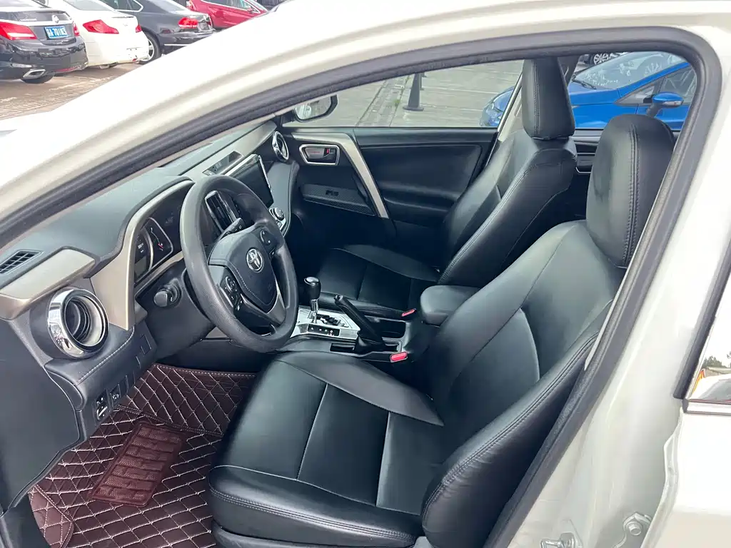 Toyota RAV4 2016 — фото 10