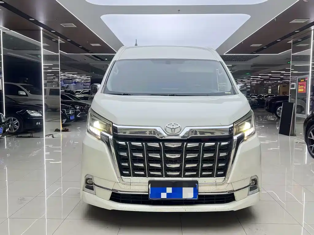 Toyota Hiace 2022 — фото 2