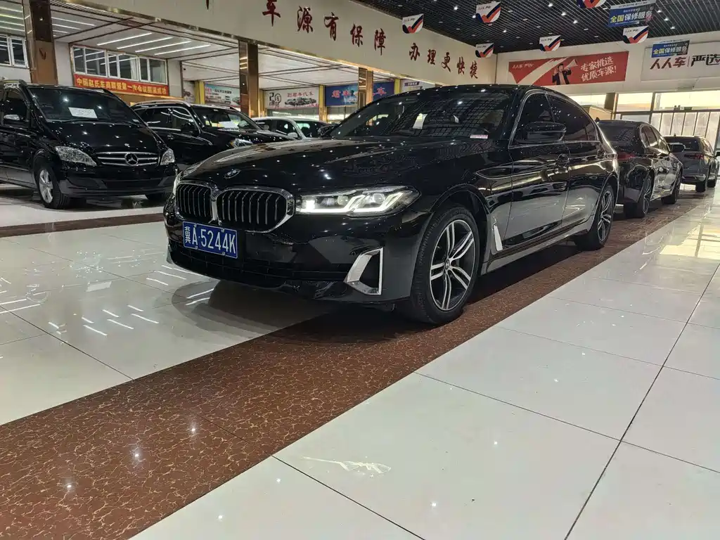 BMW 5 Series 2021 — фото 1