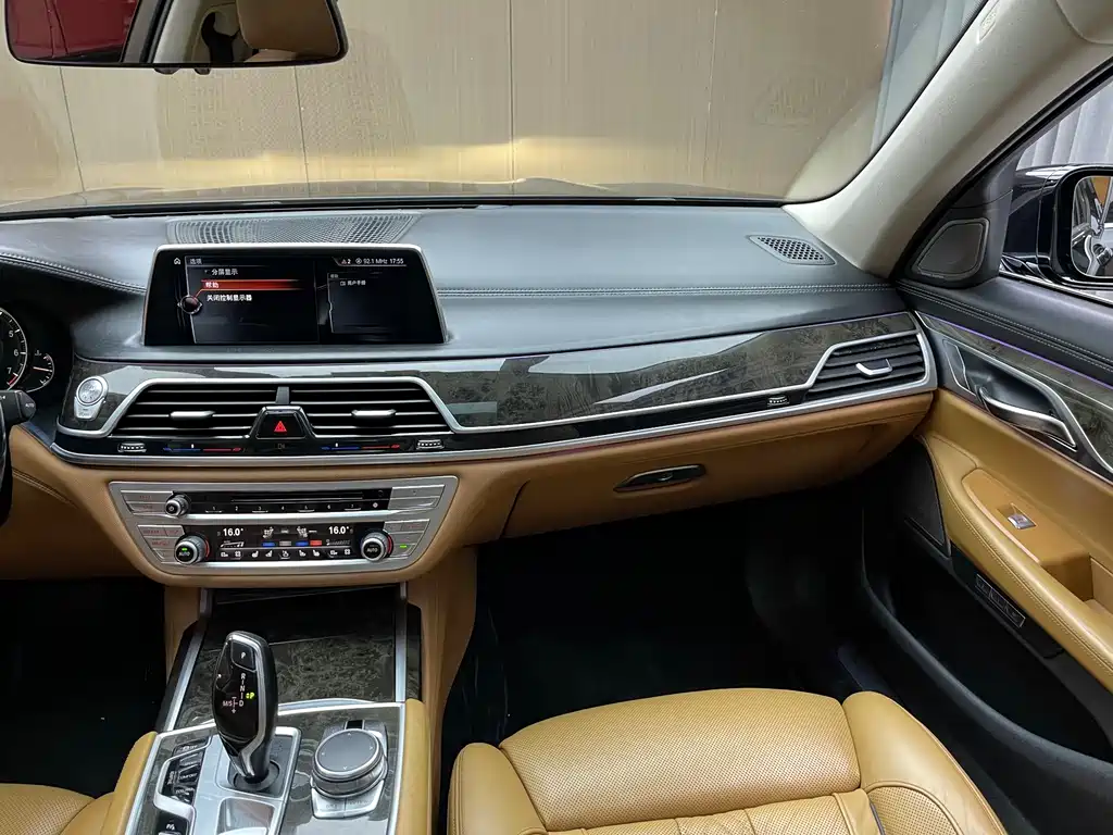 BMW 7 Series 2016 — фото 5