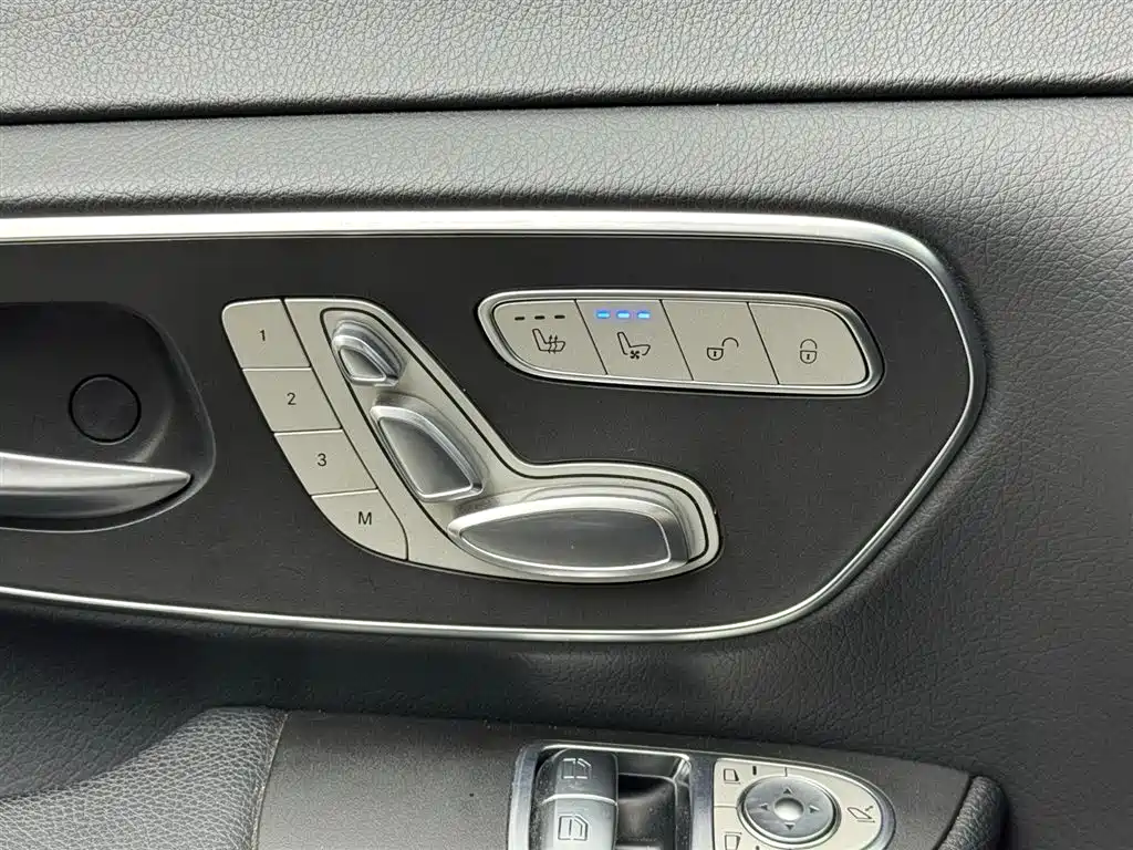 Mercedes-Benz V-Class 2021 — фото 16