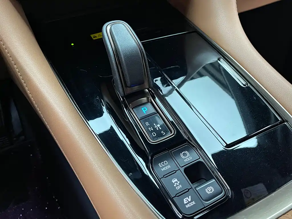 Toyota Vellfire 2023 — фото 10