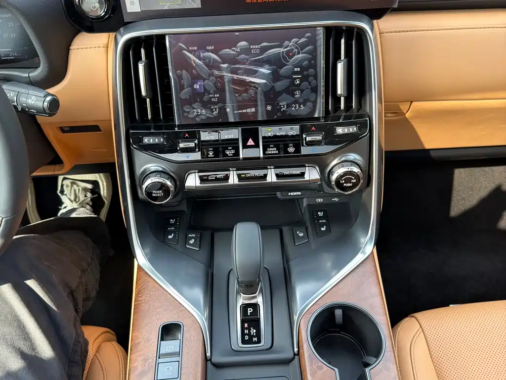 Lexus LX — фото 13