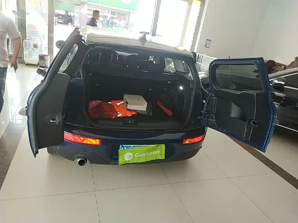 MINI Clubman 2018 — фото 19