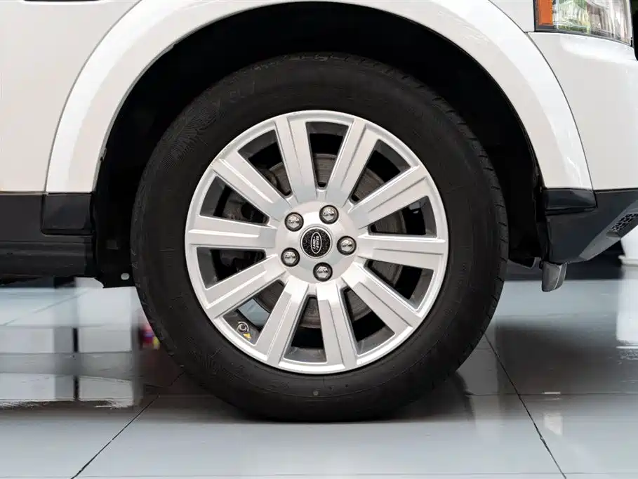 Land Rover Discovery 2012 — фото 18