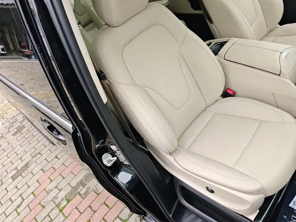 Mercedes-Benz V-Class 2022 — фото 20