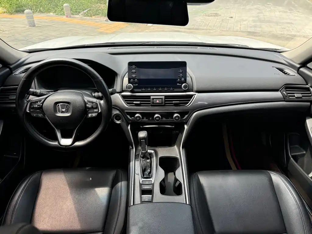 Honda Accord 2018 — фото 6