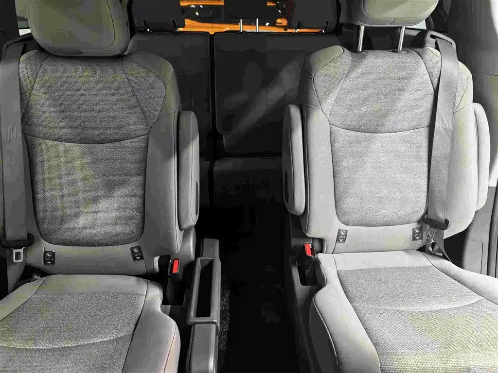 Toyota Sienna 2022 — фото 13