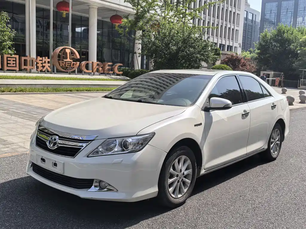 Toyota Camry 2014 — фото 1