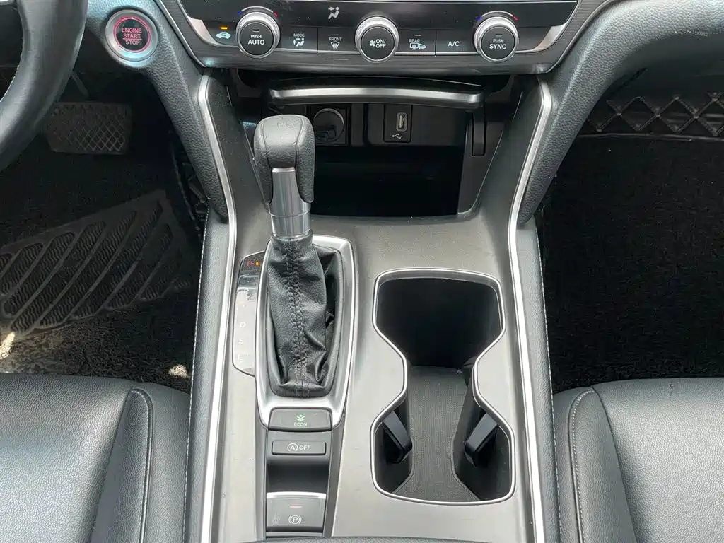 Honda Accord 2019 — фото 16