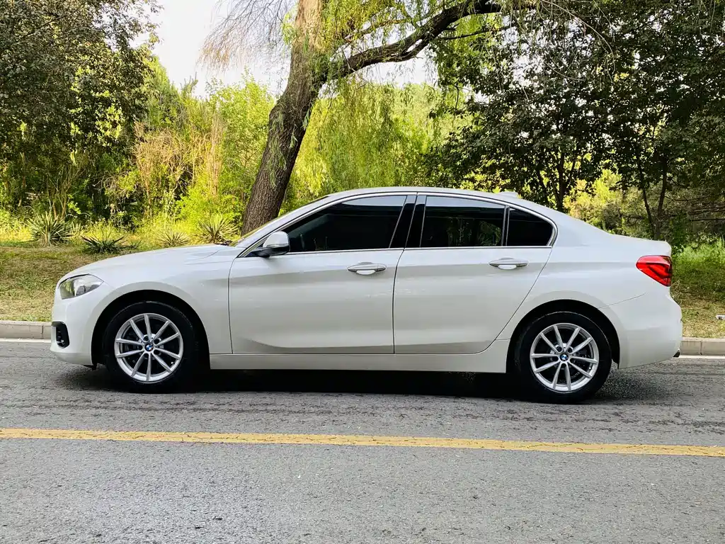 BMW 1 Series 2017 — фото 14