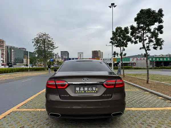 Ford Taurus 2015