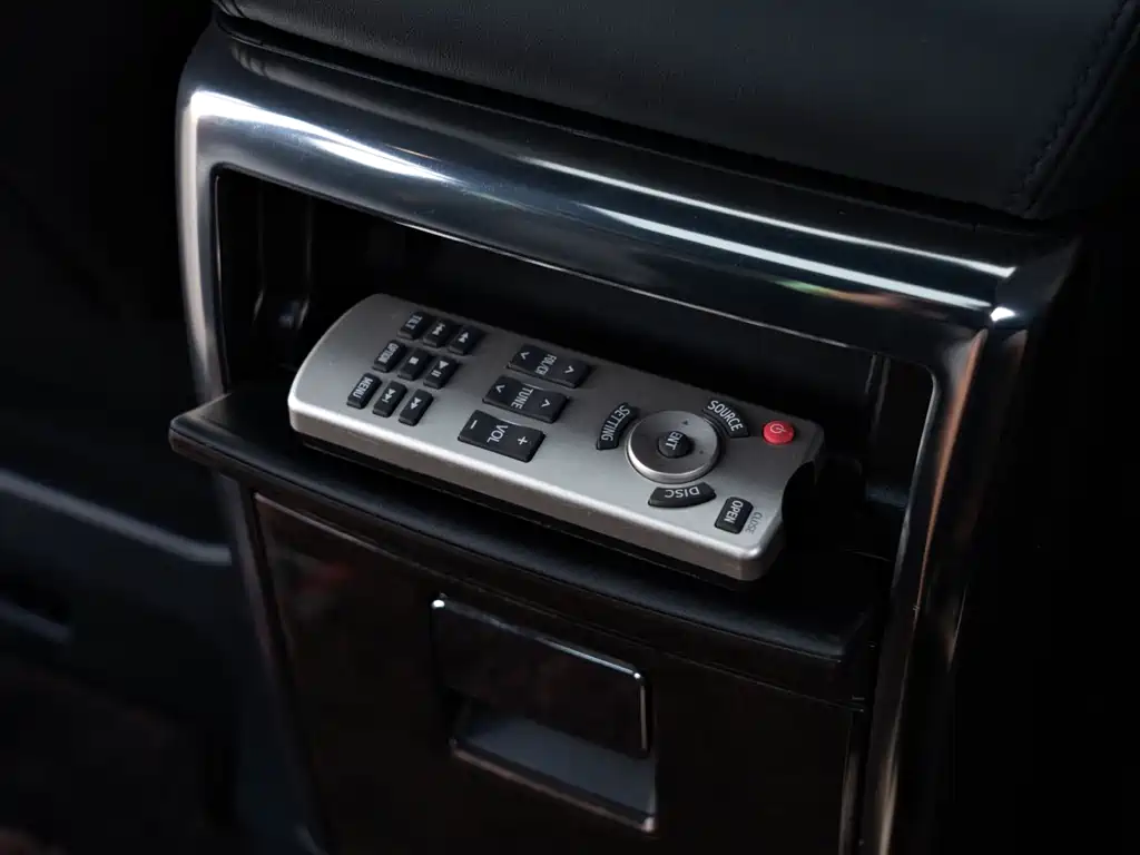 Toyota Alphard 2021 — фото 17