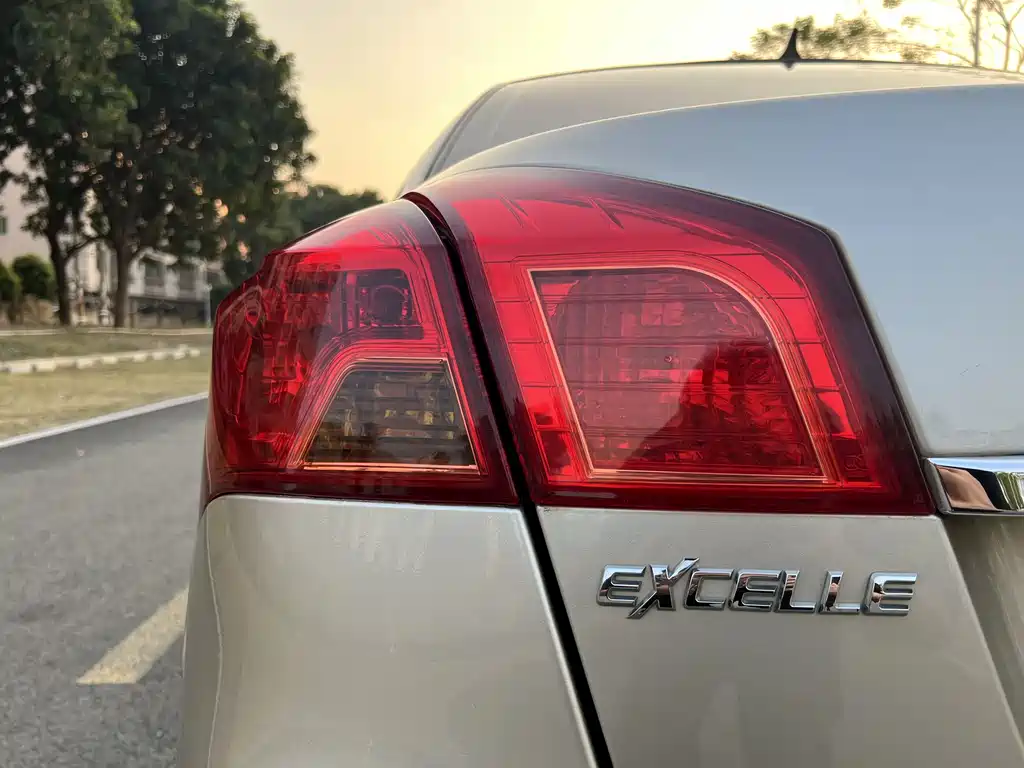 Buick Excelle 2015 — фото 8
