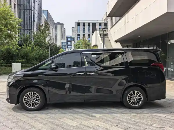 Toyota Alphard 2023