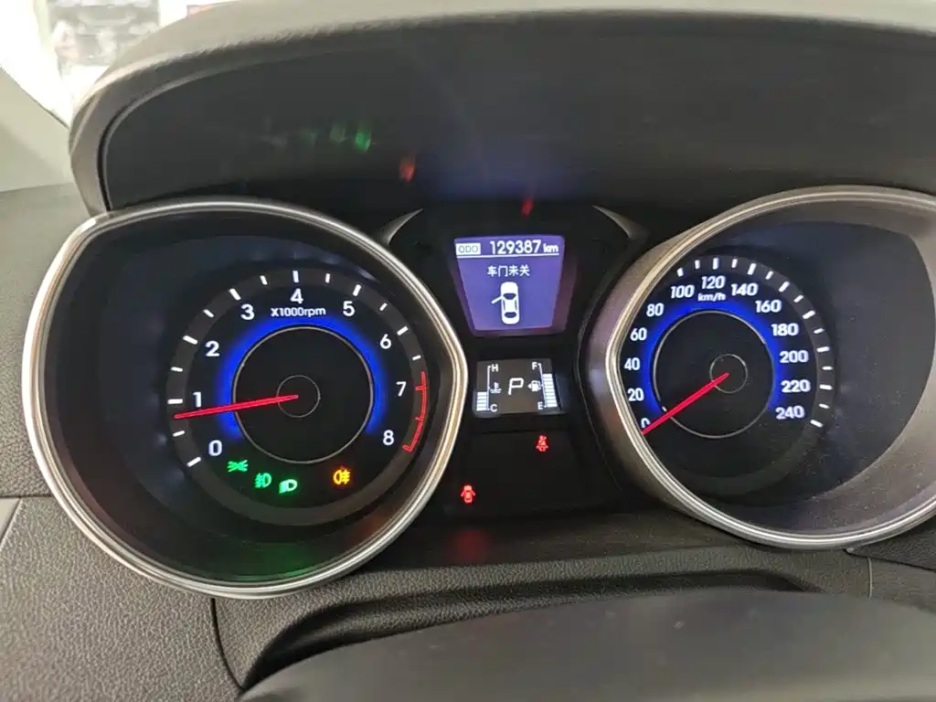 Hyundai Elantra Langdong 2015 — фото 12