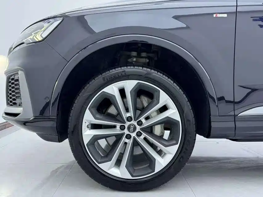 Audi Q7 2021 — фото 25