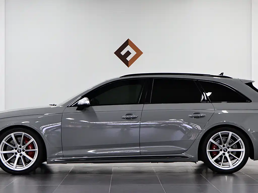 Audi RS 4 2019 — фото 7