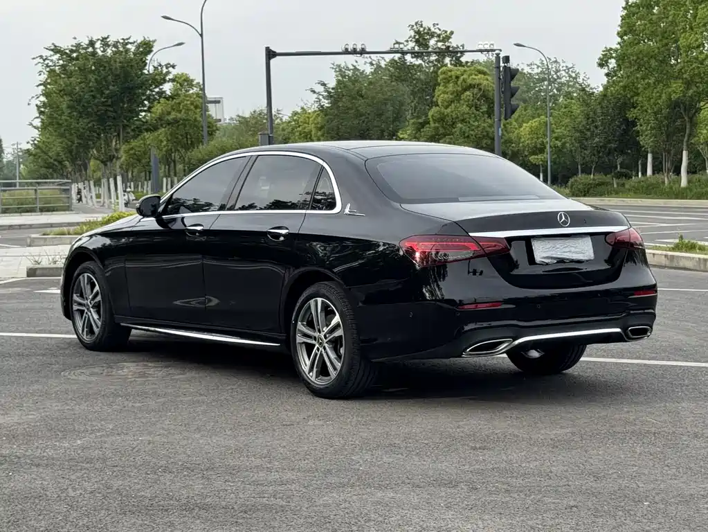 Mercedes-Benz E-Class 2022 — фото 13
