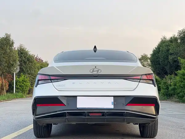 Hyundai Elantra 2023