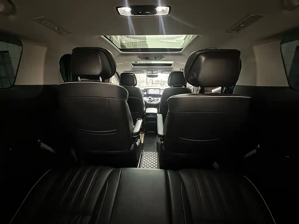 Roewe iMAX8 2022 — фото 17