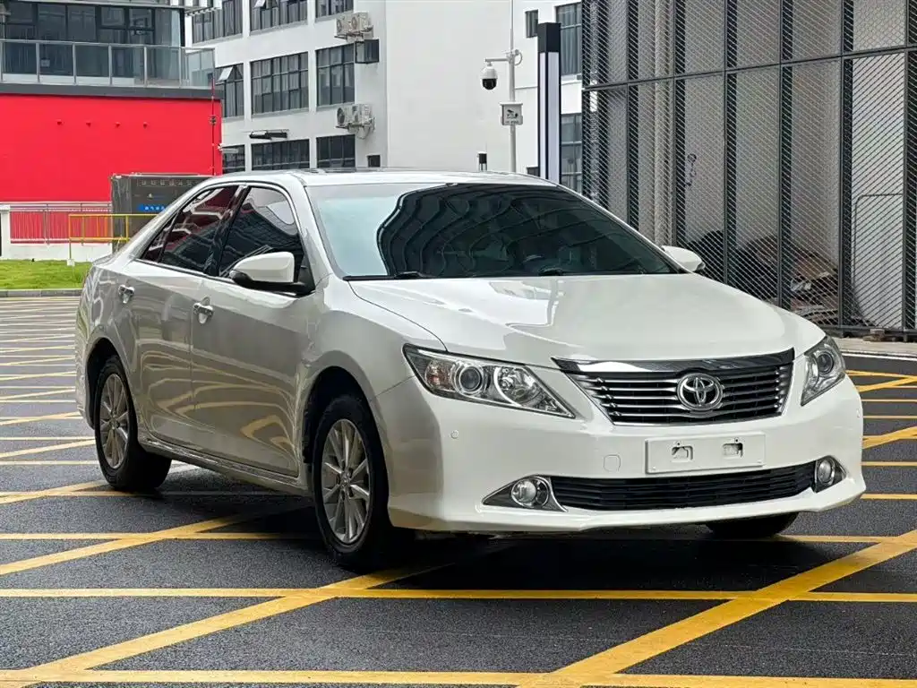 Toyota Camry 2014 — фото 3