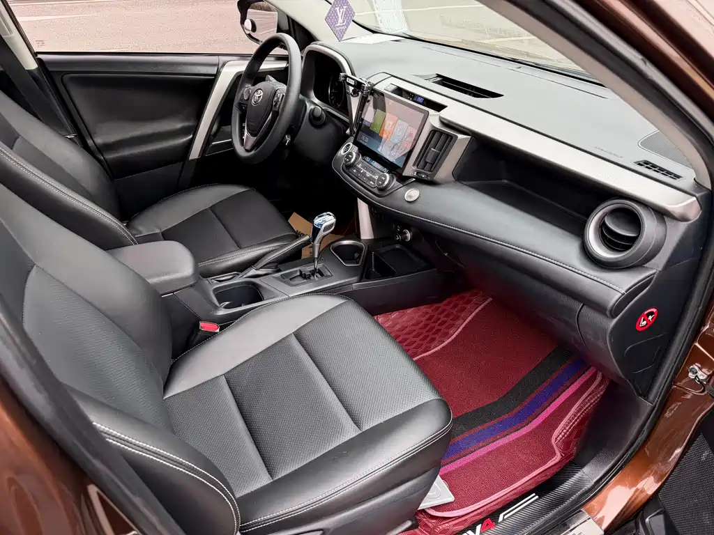 Toyota RAV4 2019 — фото 13