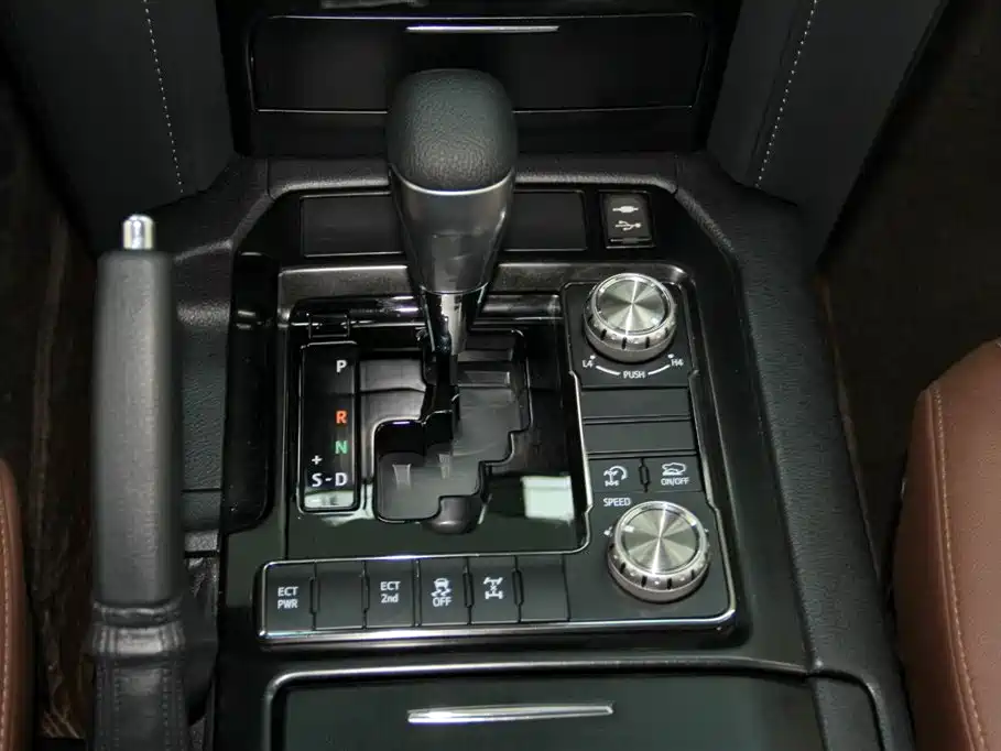 Toyota Land Cruiser 2020 — фото 17