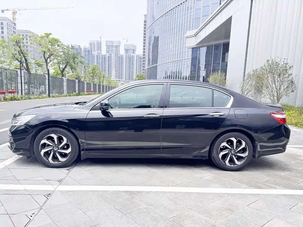 Honda Accord 2016 — фото 29