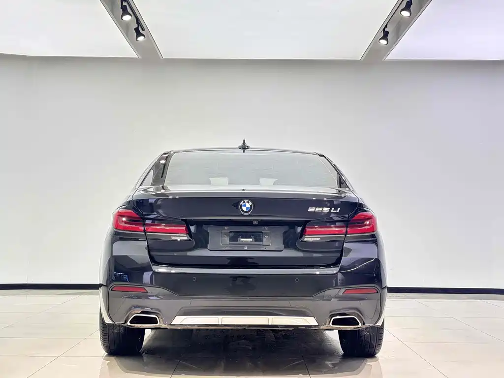 BMW 5 Series 2023 — фото 13