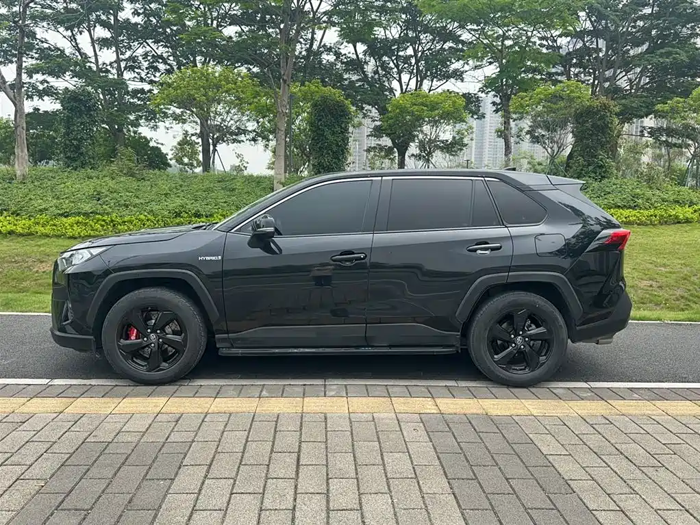 Toyota RAV4 2023 — фото 24