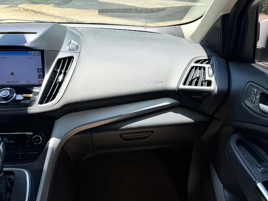 Ford Kuga 2015 — фото 10