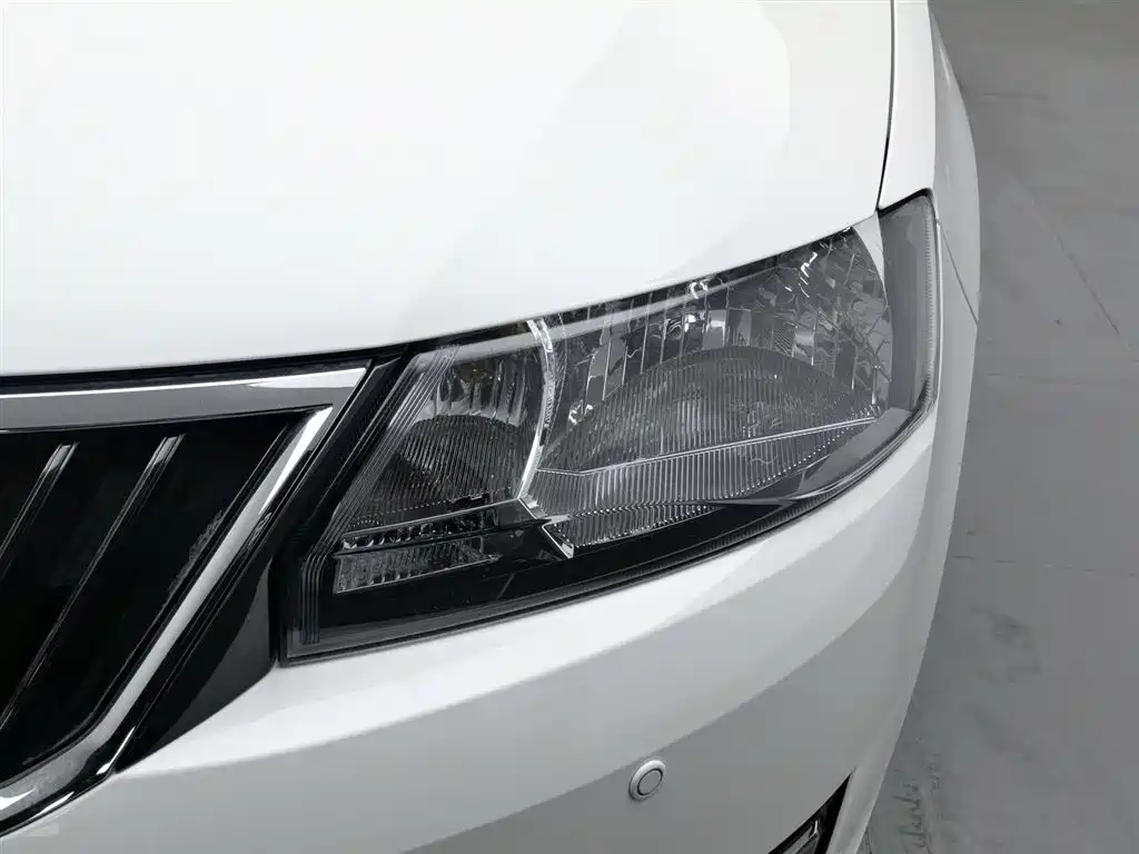 Skoda Rapid Spaceback 2018 — фото 7