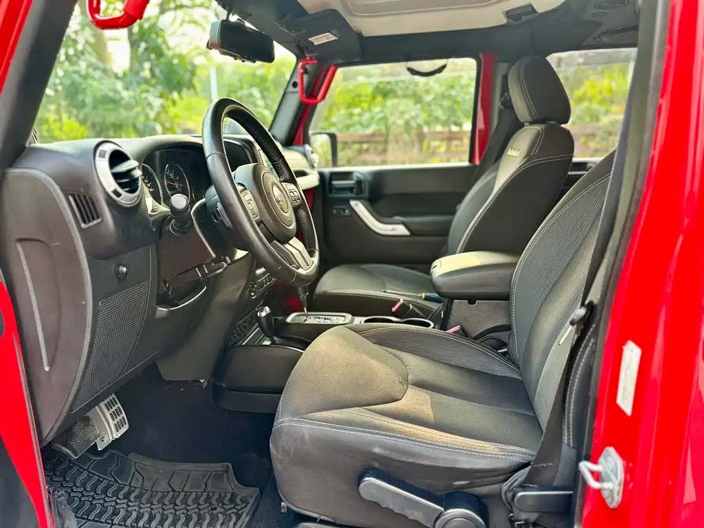 Jeep Wrangler 2015 — фото 13