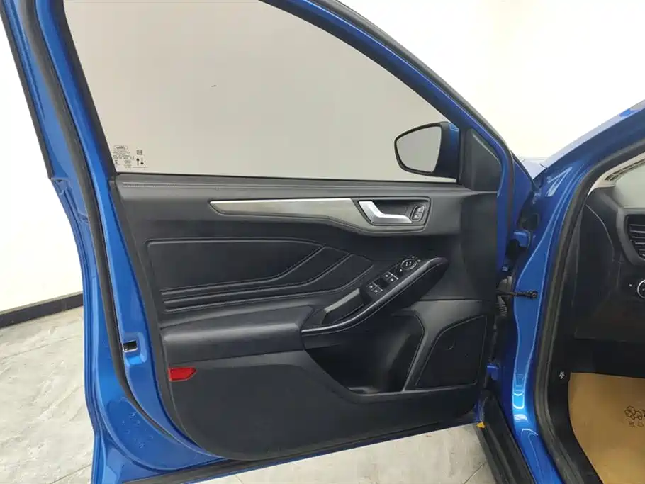 Ford Focus 2021 — фото 7