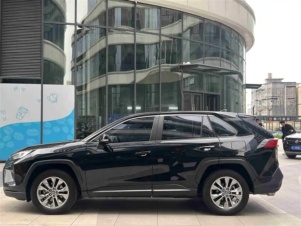 Toyota Wildlander 2023 — фото 10