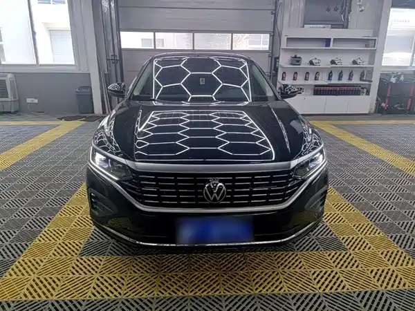 Volkswagen Passat 2024