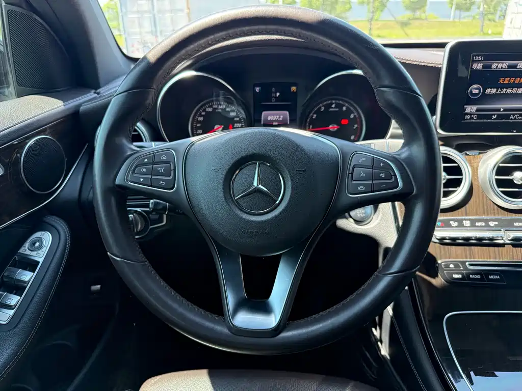 Mercedes-Benz GLC 2017 — фото 10