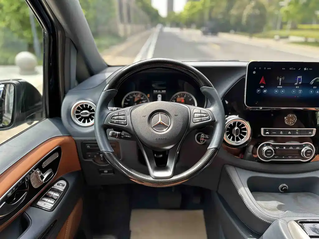 Mercedes-Benz Vito 2023 — фото 16