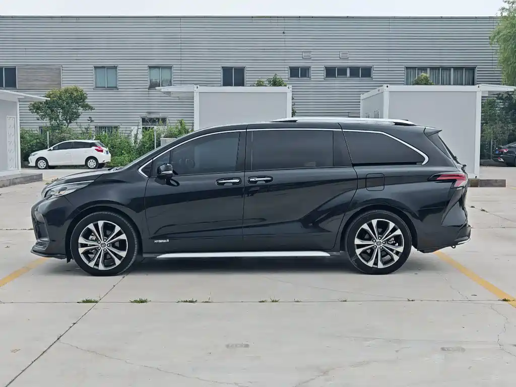 Toyota Granvia 2024