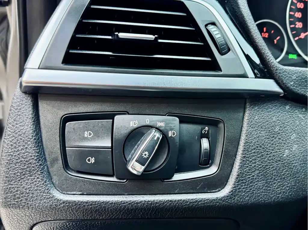 BMW 3 Series 2017 — фото 12